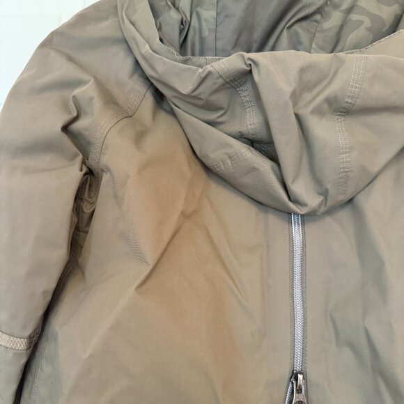 lululemon women's army green rain coat - Picture 3 of 4